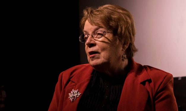 Dia Mula Menulis di Usia 75 Tahun!