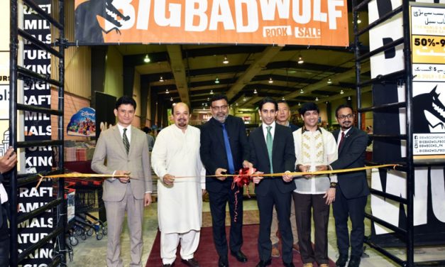 Wah! The Big Bad Wolf Kini di Pakistan!