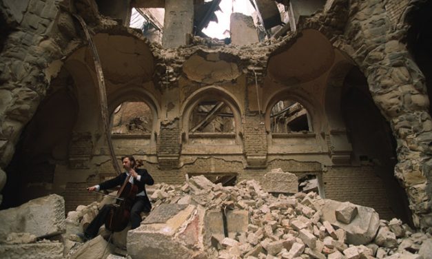 Berlari Di Bawah Hujan Peluru untuk Selamatkan Buku!