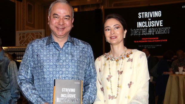 Sultan Nazrin Lancar Buku Karya Sendiri