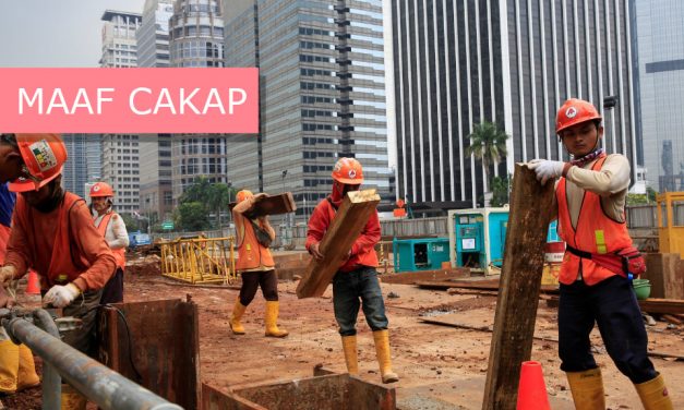 Berkokok di Kandang Kambing