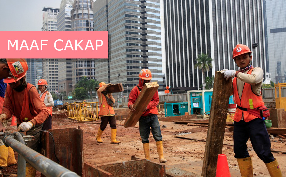 Berkokok di Kandang Kambing