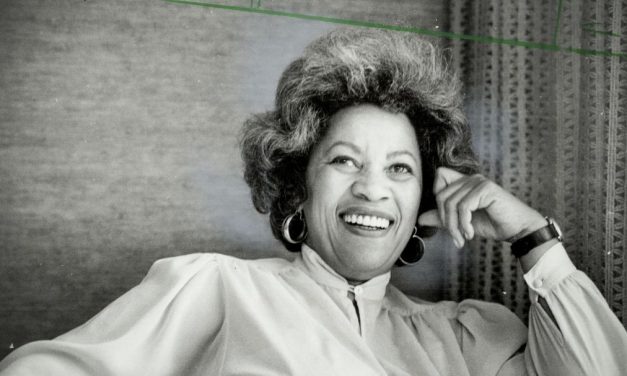 Toni Morrison: Perginya Sasterawan yang Tersohor