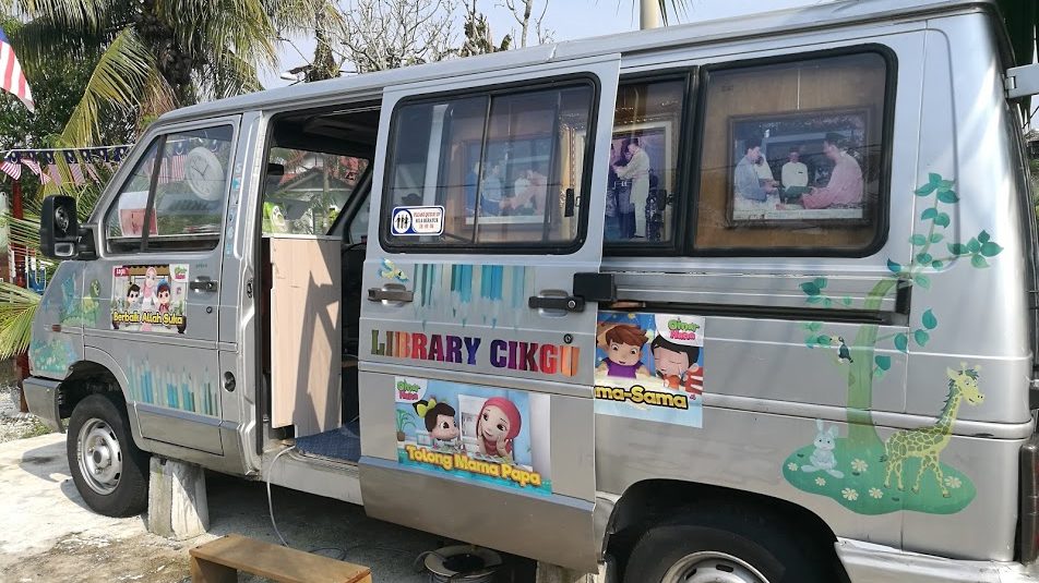 Kisah Seorang Guru Pencen: Van Buruk Jadi Library Cikgu