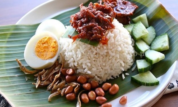 Menulis Novel Cinta Macam Makan Nasi Lemak!