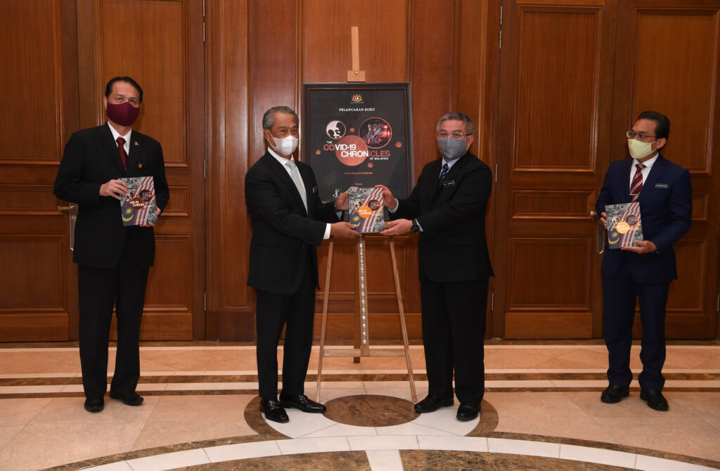 PM Lancar Buku The Covid-19 Chronicles of Malaysia