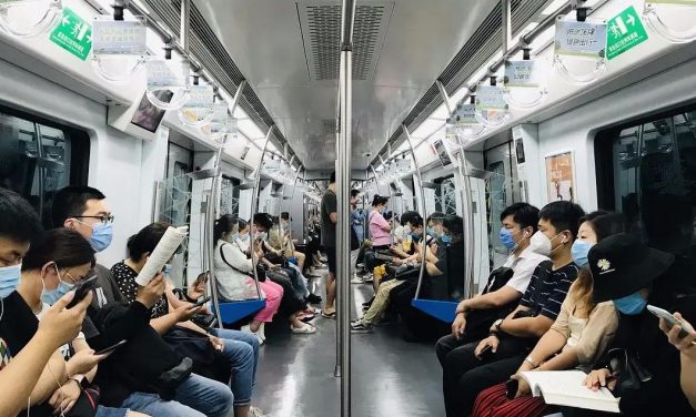 Peminat Buku Rakam Sampai 1000 Foto Orang Baca Buku