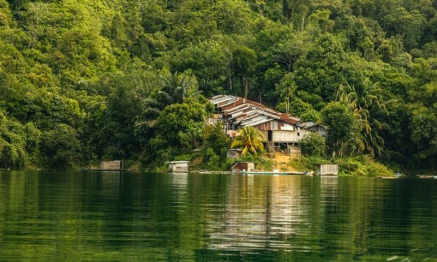 Komuniti di Sarawak Himpun 5000 Buku untuk Rumah Panjang