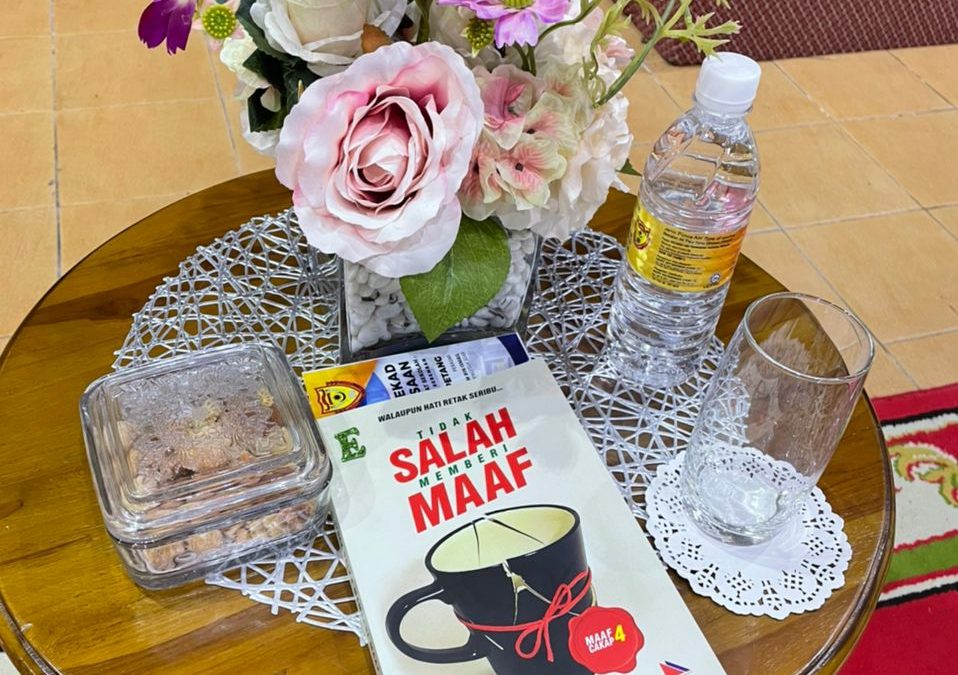 Kerana Menyukainya, Cikgu Zalita Beli 15 Naskhah “Tidak Salah Memberi Maaf”